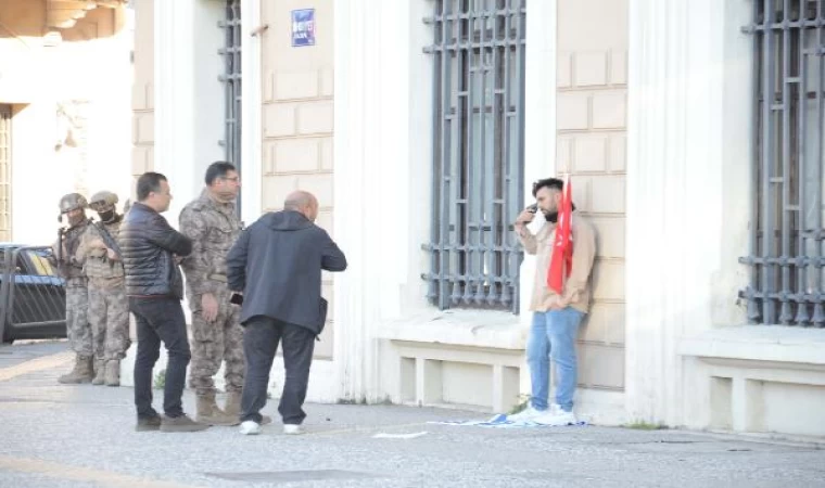 İzmir’de İsrail protestosu; başına tabanca dayadı, teslim oldu/ Ek Fotoğraflar