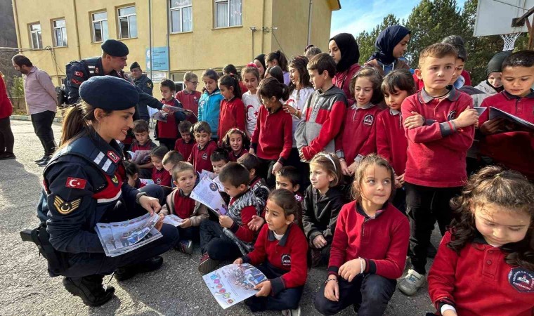 Jandarma ekiplerinden öğrencilere kişisel güvenlik eğitimi