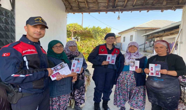 Jandarma Kardeşköyde çocukları yalnız bırakmadı, vatandaşları bilgilendirdi