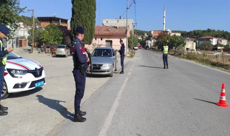 Jandarmadan Huzur operasyonu; 18 aranan şahsı yakaladı