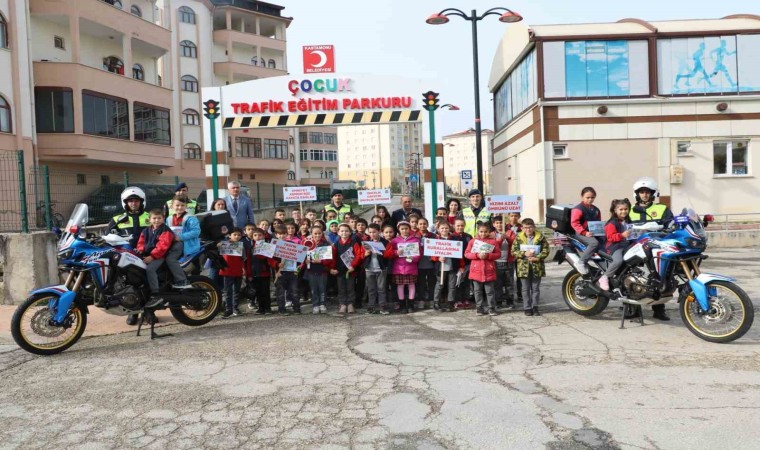 Jandarmadan öğrencilere trafik güvenliği eğitimi