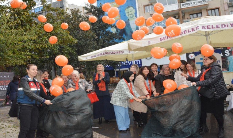 Kadına şiddete dikkat çekmek için yüzlerce balon gökyüzüne bırakıldı