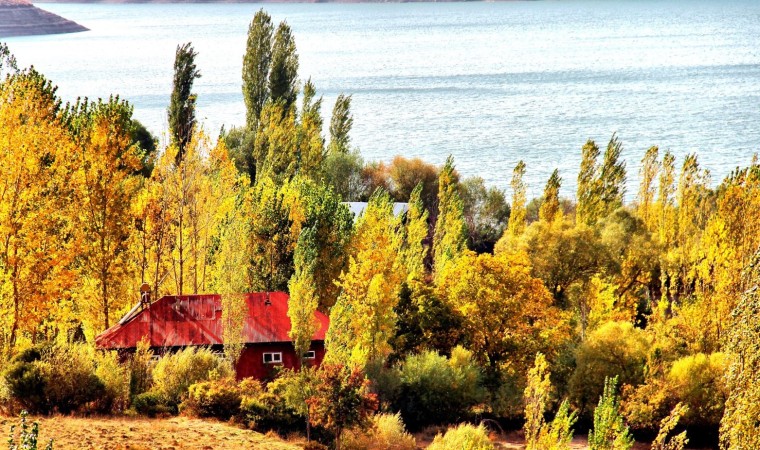 Kahramanmaraşta Adatepe Barajın da sonbahar manzaraları