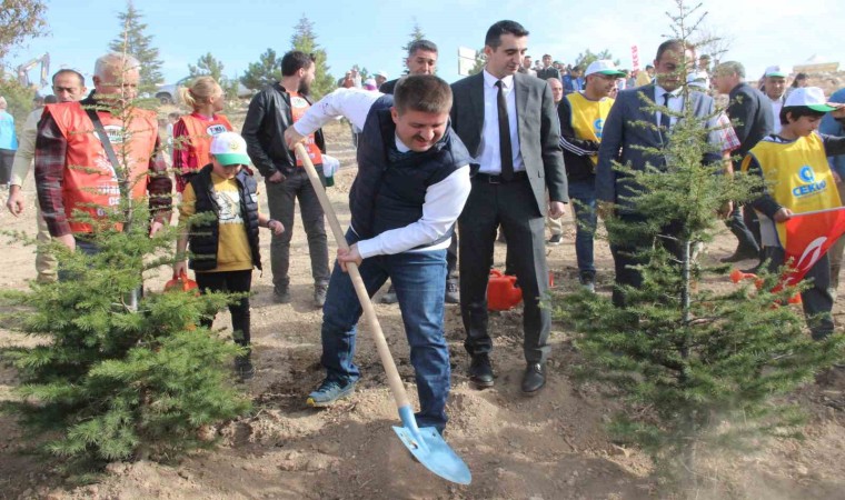 Karamanda ‘Milli Ağaçlandırma Gününde 5 bin fidan toprakla buluşturuldu