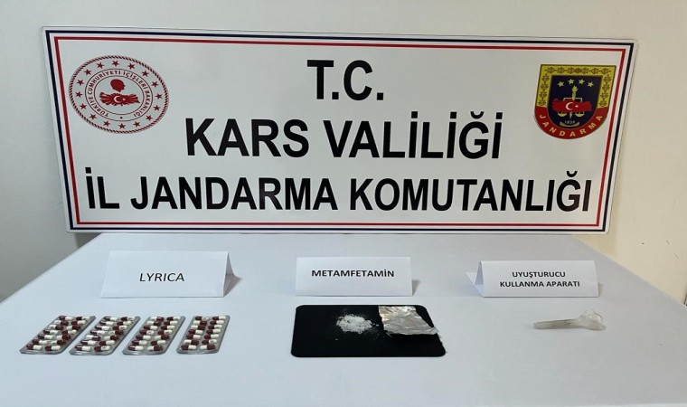 Karsta jandarma uyuşturucu tacirlerine göz açtırmıyor