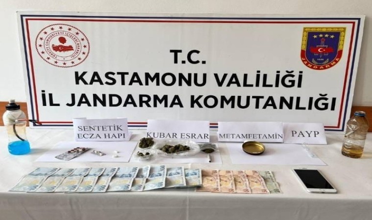 Kastamonuda evlerinde uyuşturucuyla yakalanan 3 şüpheli gözaltına alındı