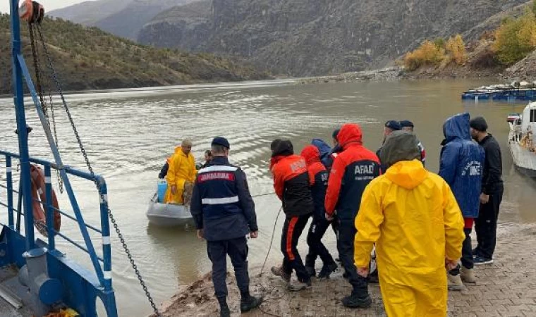 Kayalıklardan düşünce ayağı kırıldı, 19 saat sonra kurtarıldı