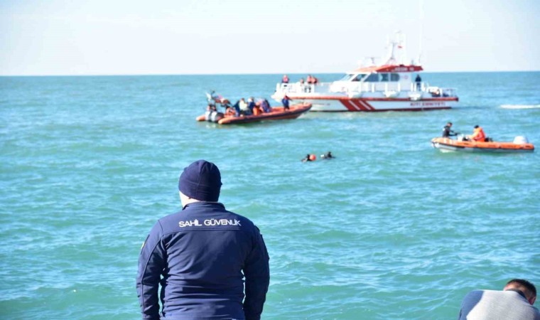 Kayıp gemi mürettebatının arama çalışmaları sürüyor