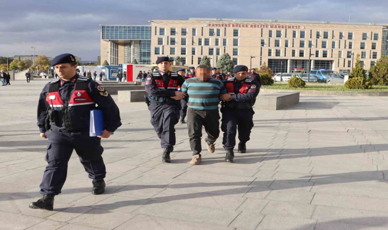 Kayserideki kadın cinayetinde yeni gelişme: Komşusu ve 2 oğlu adliyede