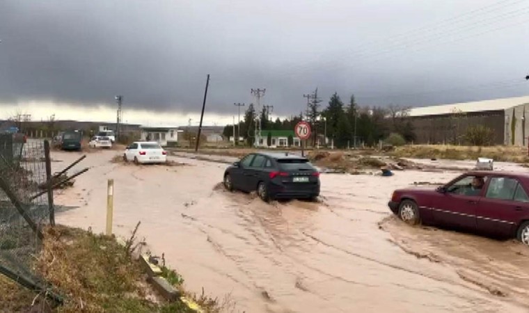 Kırıkkalede sağanak hayatı felç etti: D200de trafik kontrollü sağlanıyor