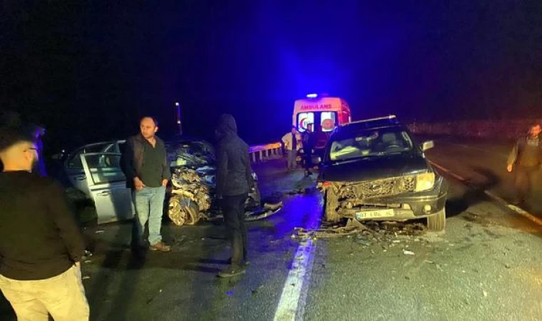 Kırklareli’de otomobil ile kamyonet çarpıştı; 3 ölü, 2 yaralı