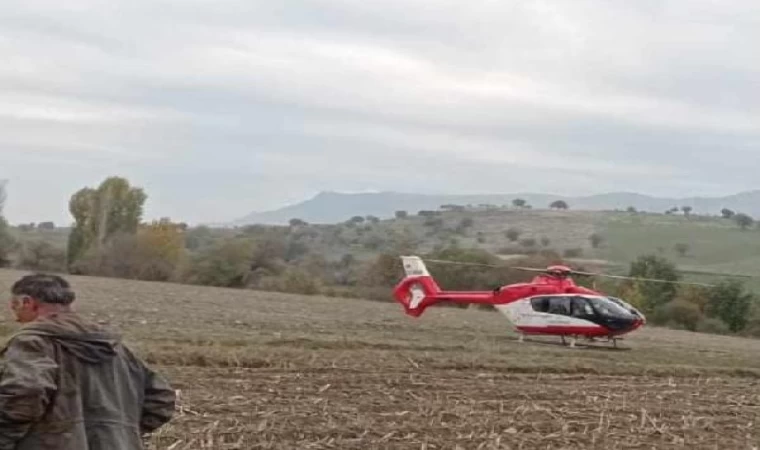 Kolunu mısır hasat makinesine kaptırdı, ambulans helikopterle sevk edildi