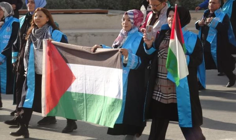 Konya’da akademisyenler Gazze için yürüdü