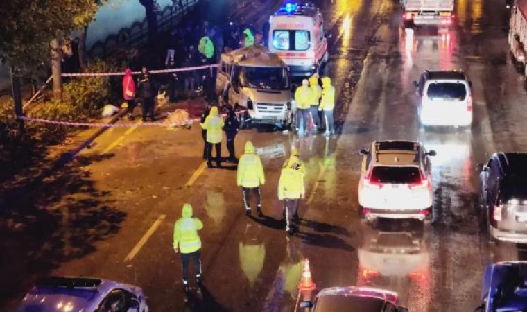 Konya’da minibüs refüje çarptı: 3 ölü, 4 yaralı