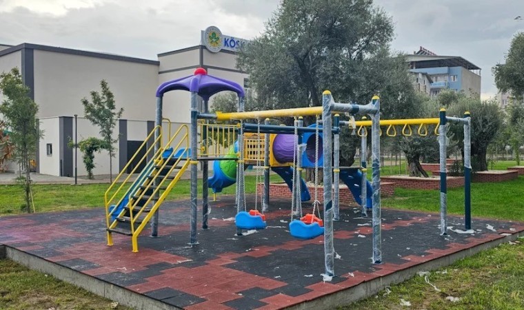 Köşkte park ve bahçelerin bakımı yapılıyor