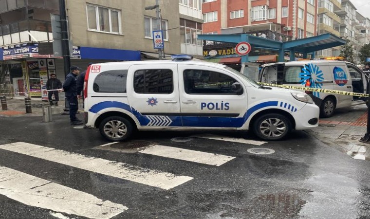 Küçükçekmecede doğal gaz kaçağı nedeniyle yol kapatıldı