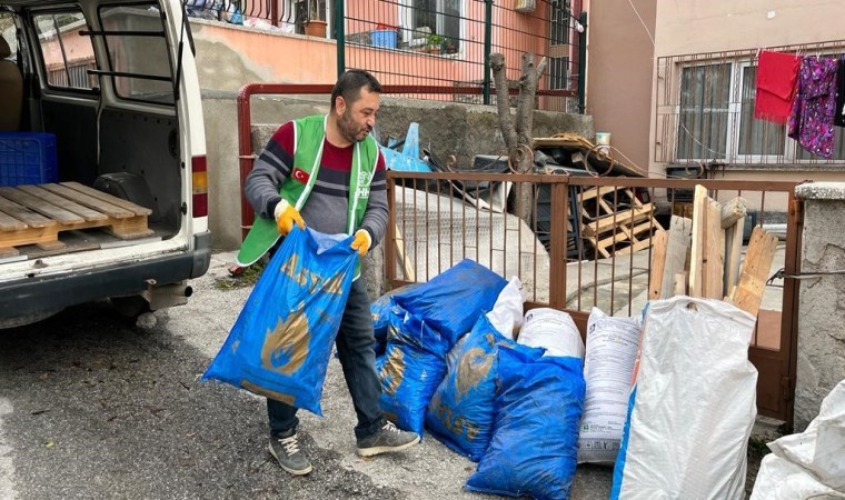 Kütahya İHHdan ihtiyaç sahibi 300 aileye soba, kömür ve erzak yardımı