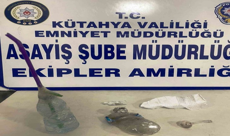 Kütahyada bekçiler bir kişinin üzerinde uyuşturucu ele geçirdi