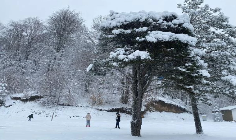 Kütahya’da kar yağışı trafiği olumsuz etkiledi