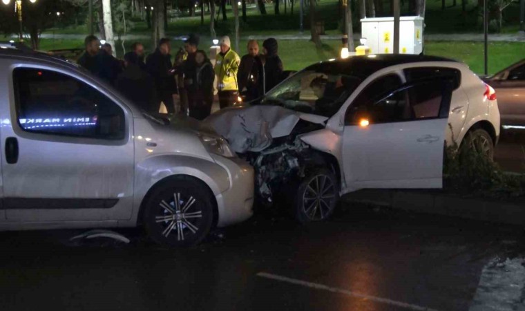 Kütahyada trafik kazası: 2 yaralı