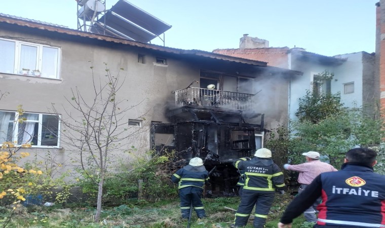 Kütahyada yaşlı bir çiftin kaldığı evde yangın