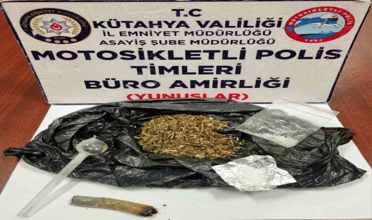 Kütahyada Yunus Timleri bir araçta uyuşturucu ele geçirdi