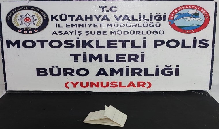 Kütahyada Yunus Timlerince bir araçta uyuşturucu ele geçirdi