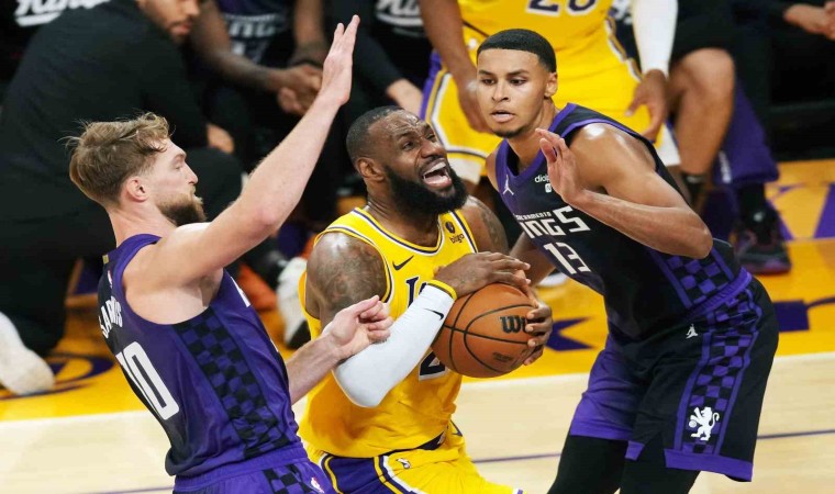 Lakersta LeBron Jamesin triple-double performansı galibiyete yetmedi