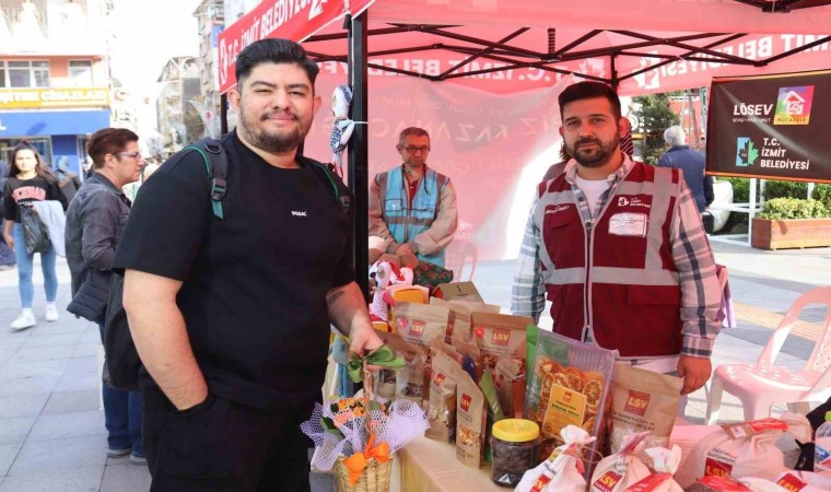 Lösemili çocuklar için bağış standı açıldı