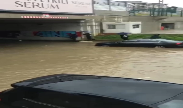 Maltepe’de alt geçidi su bastı