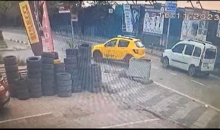 Maltepe’de hakimiyetini kaybeden motosiklet sürücüsü taksinin altında kaldı