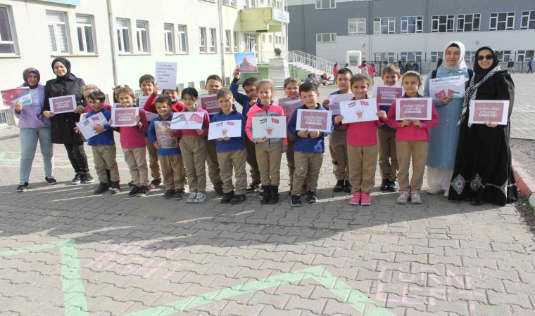 Manyasta ilkokul öğrencilerinden Filistinli çocuklara anlamlı bağış