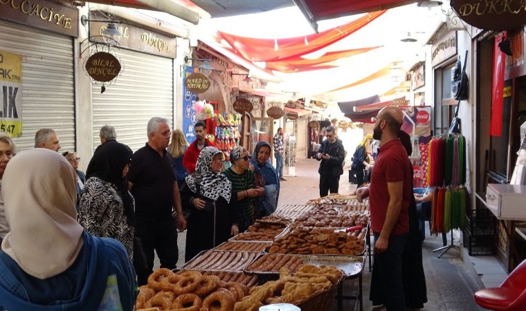 Mardinde her evde bulunan peksimet ekmeği 6 ay kadar muhafaza ediliyor