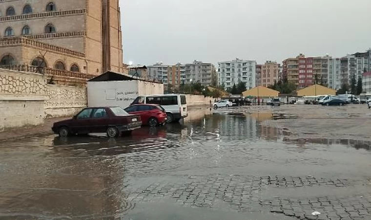 Mardin’de sağanak; cadde ve sokaklar suyla doldu