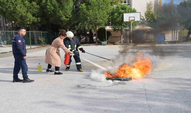 Marmaris Belediyesi personeline yangın eğitimi verildi