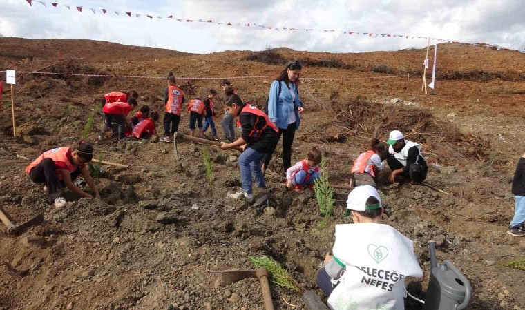 Marmariste geleceğe nefes için 6 bin300 fidan toprakla buluştu