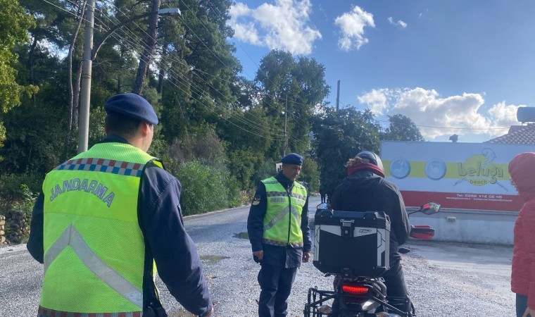 Marmariste jandarma trafik denetimlerine hız kesmeden devam ediyor