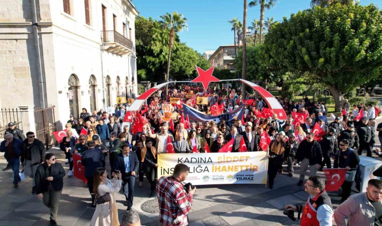 Mersinde kadına yönelik şiddete karşı farkındalık yürüyüşü