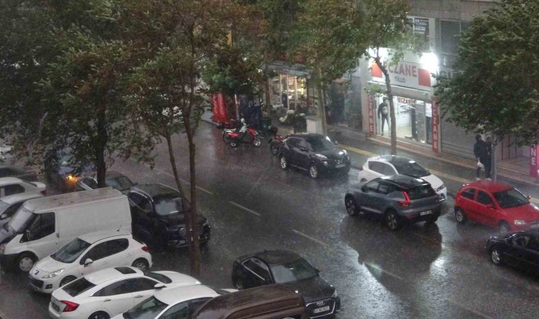 Meteoroloji uyardı, Diyarbakırda sağanak yağış etkili oldu