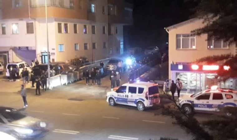 Midibüste ’yan baktın’ kavgası kamerada; 1 yaralı