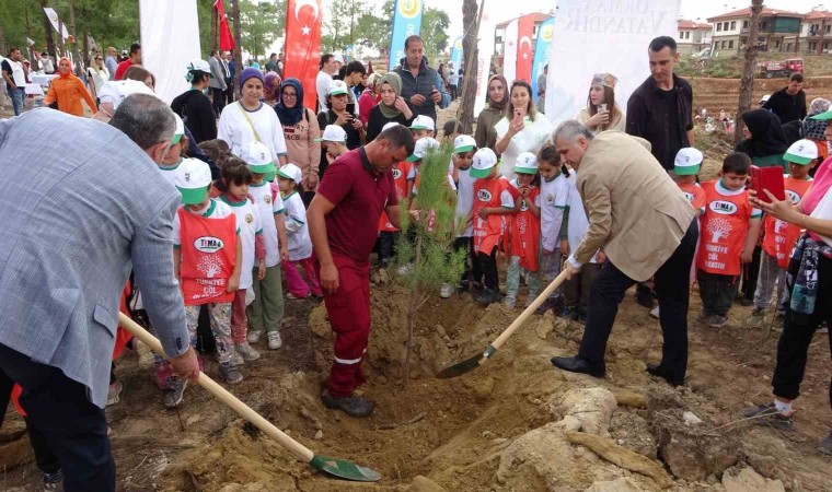 ‘Milli Ağaçlandırma Gününde Manavgat yangın bölgesinde ağaç dikimi yapıldı