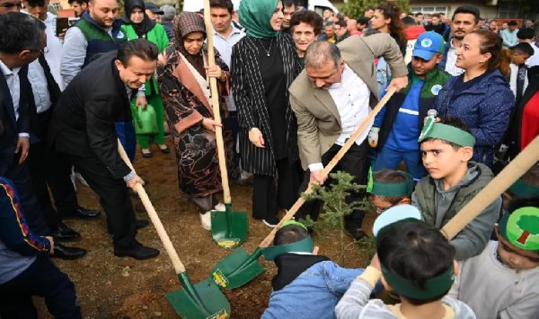 Milli Ağaçlandırma Günü’nde Tuzla’da 3 bin 300 fidan toprakla buluşturuldu