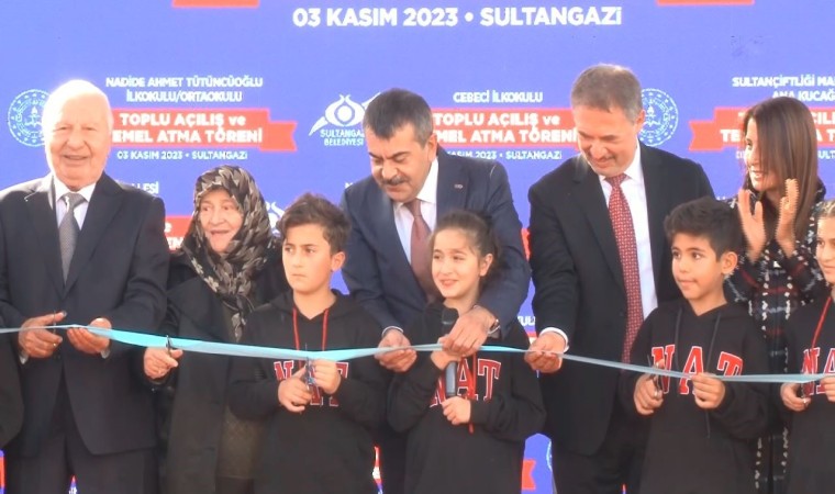 Milli Eğitim Bakanı Tekin Sultangazide okul açılışına katıldı