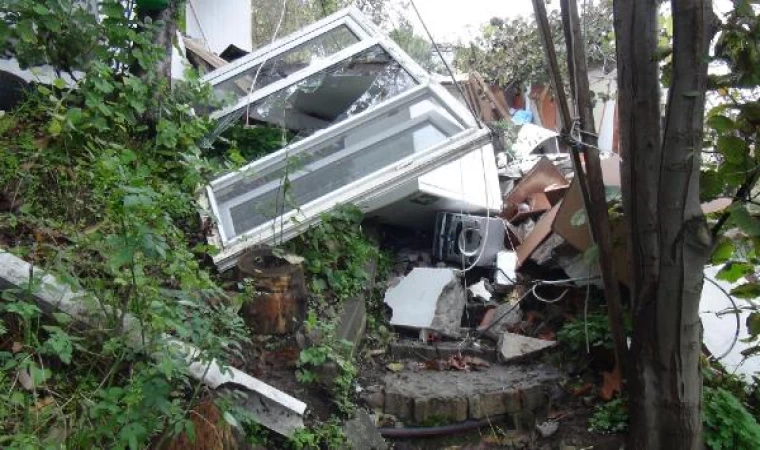 Mudanya’da sel etkili oldu; dereler taştı, araçlar su içinde kaldı (6)