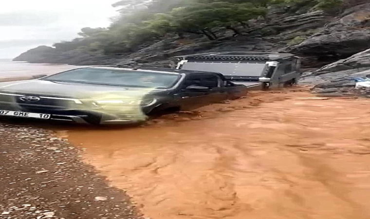 Muğla’da sağanak sele neden oldu; tatilciler korku dolu anlar yaşadı