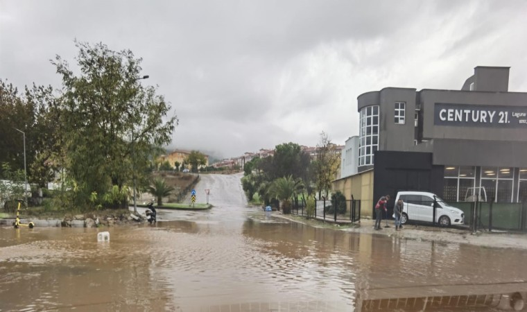 Muğlada şiddetli yağış etkili oldu