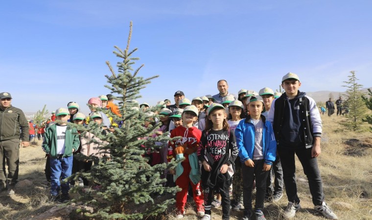 Niğdede cumhuriyetin 100. yılında 100 bin fidan toprakla buluşuyor