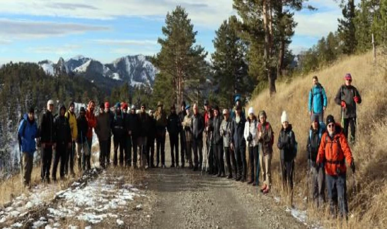 ’Öğretmenler Günü’ için doğada 20 kilometre yürüdüler