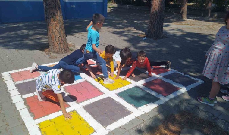 Okul bahçeleri oyun alanlarına dönüşüyor