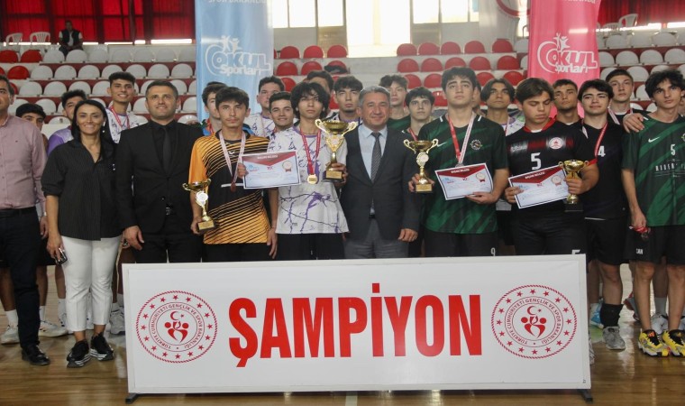 Okul sporları voleybol turnuvası düzenlendi